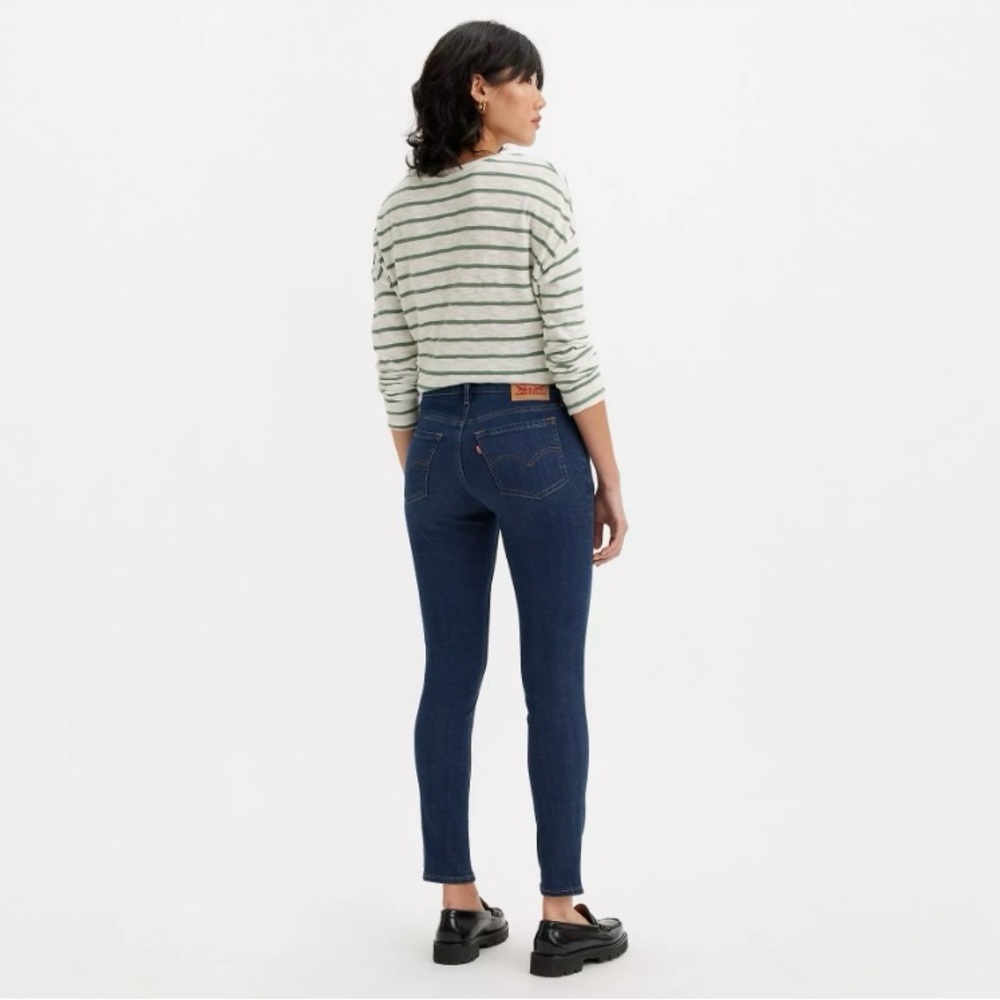 Levi Strauss & Co. stretch dark blue 711 skinny size 27 new with out tag